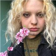 Ragazza di 23 anni con ottimo inglese insegna a ragazzi da elementari a superiori